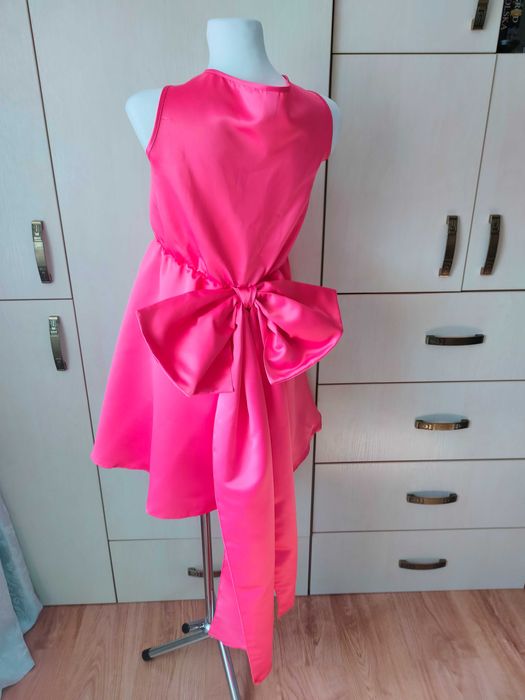 NOWA różowa satynowa sukienka z dużą kokardą 42/44 (XL/XXL) Shein