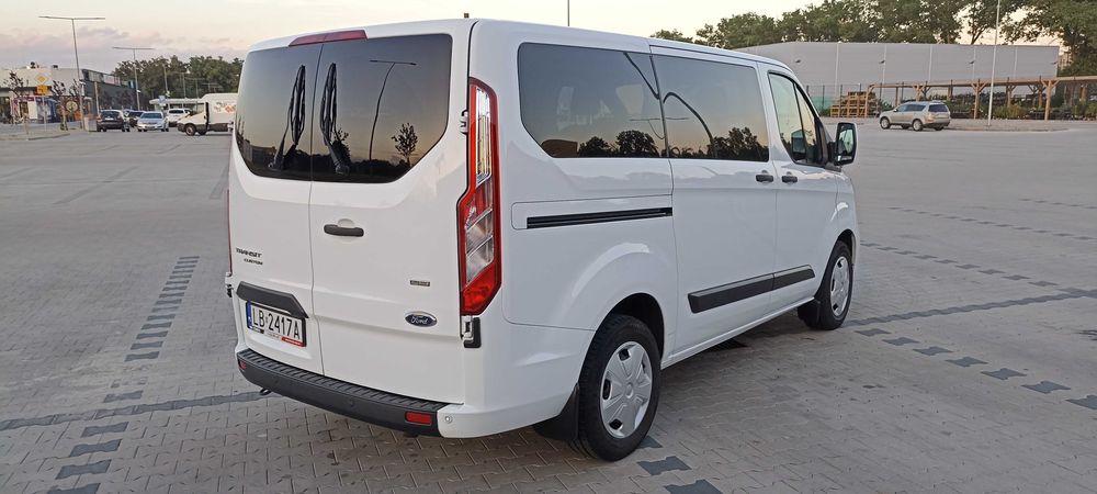 Do wynajęcia komfortowy 9 osobowy bus Ford Custom