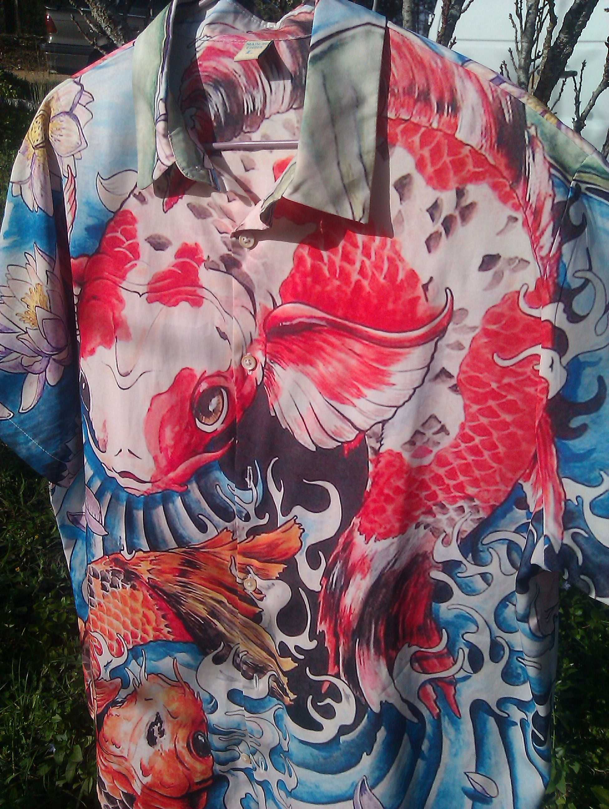 Camisa Havaiana padrão peixes koi