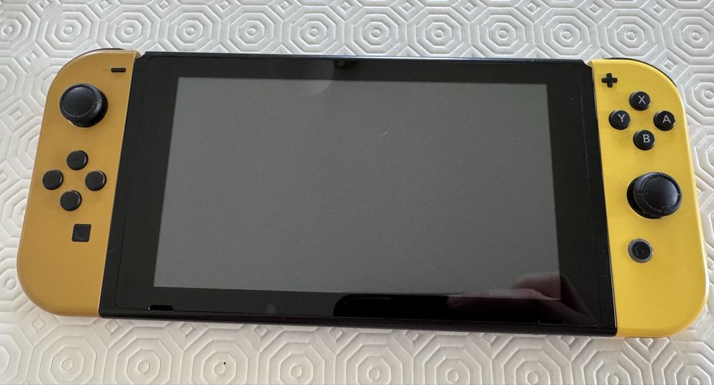 Vendo Nintendo Switch Edição Limitada Pokemon Pikachu Eevee