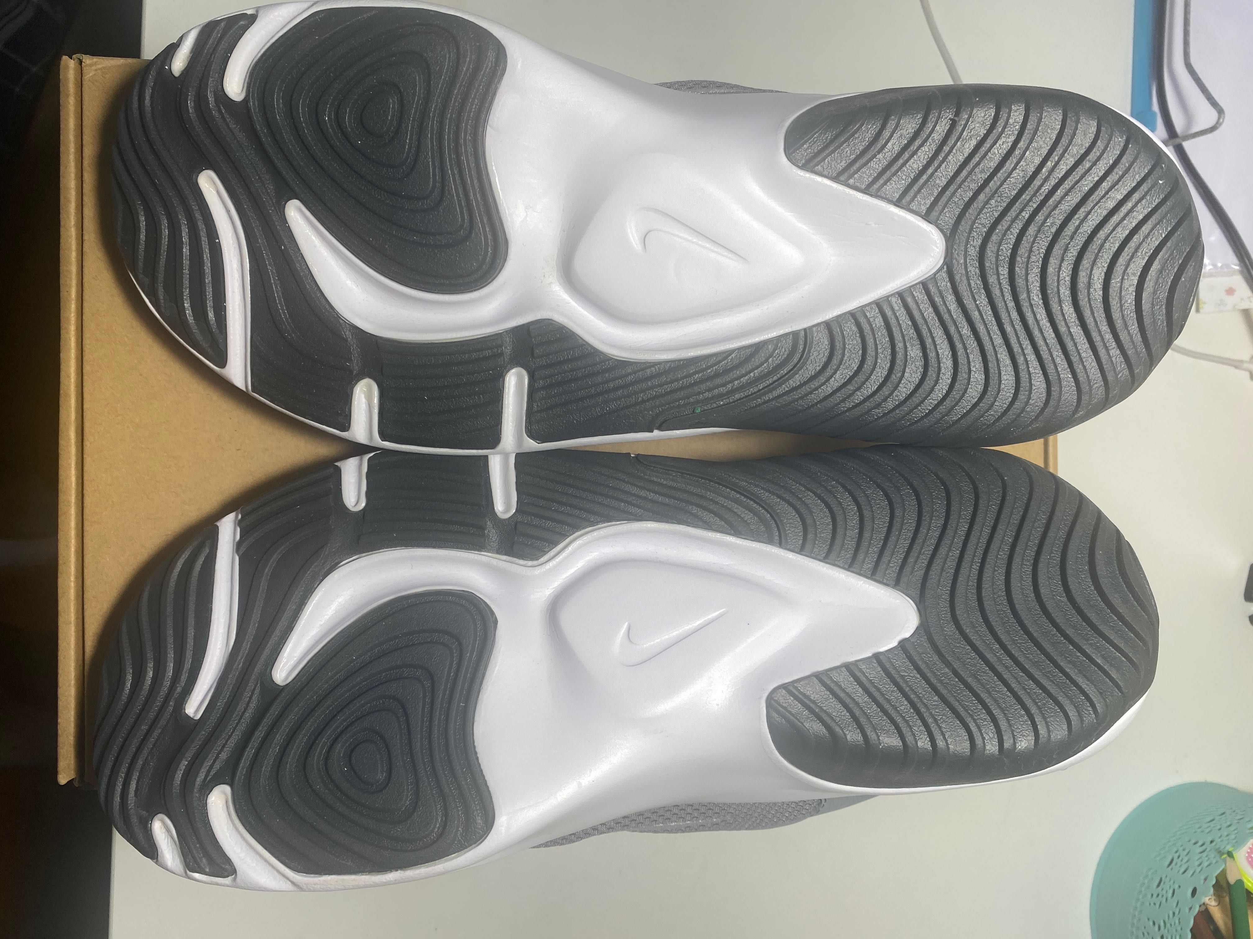 Чоловічі кросівки для залу Nike Legend Essential 3 Nn DM1120-002