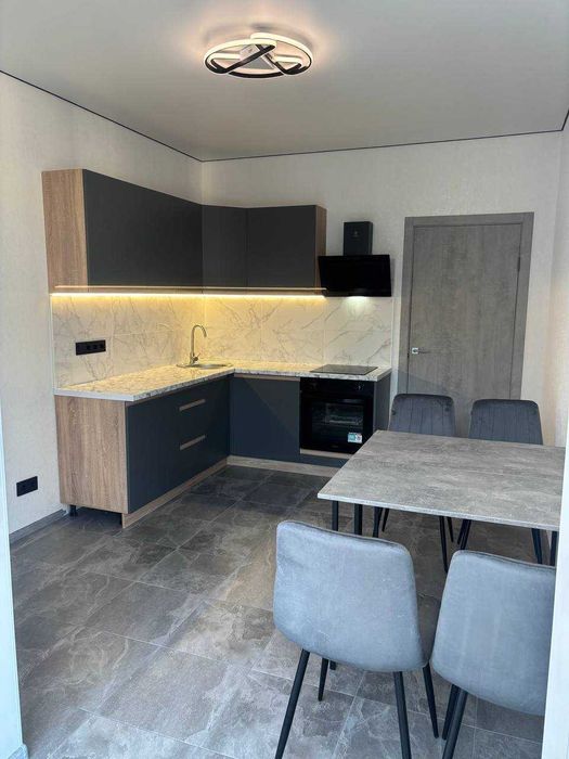 Продам 2к квартиру з ремонтом в Акварель-8!