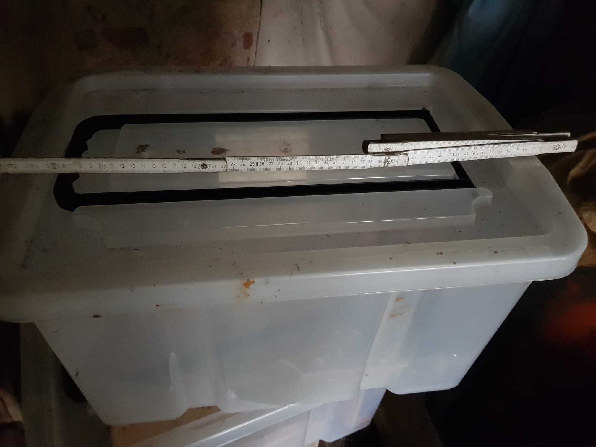 wytrzymałe plastikowe pojemniki z pokrywami, które sprawdzą się