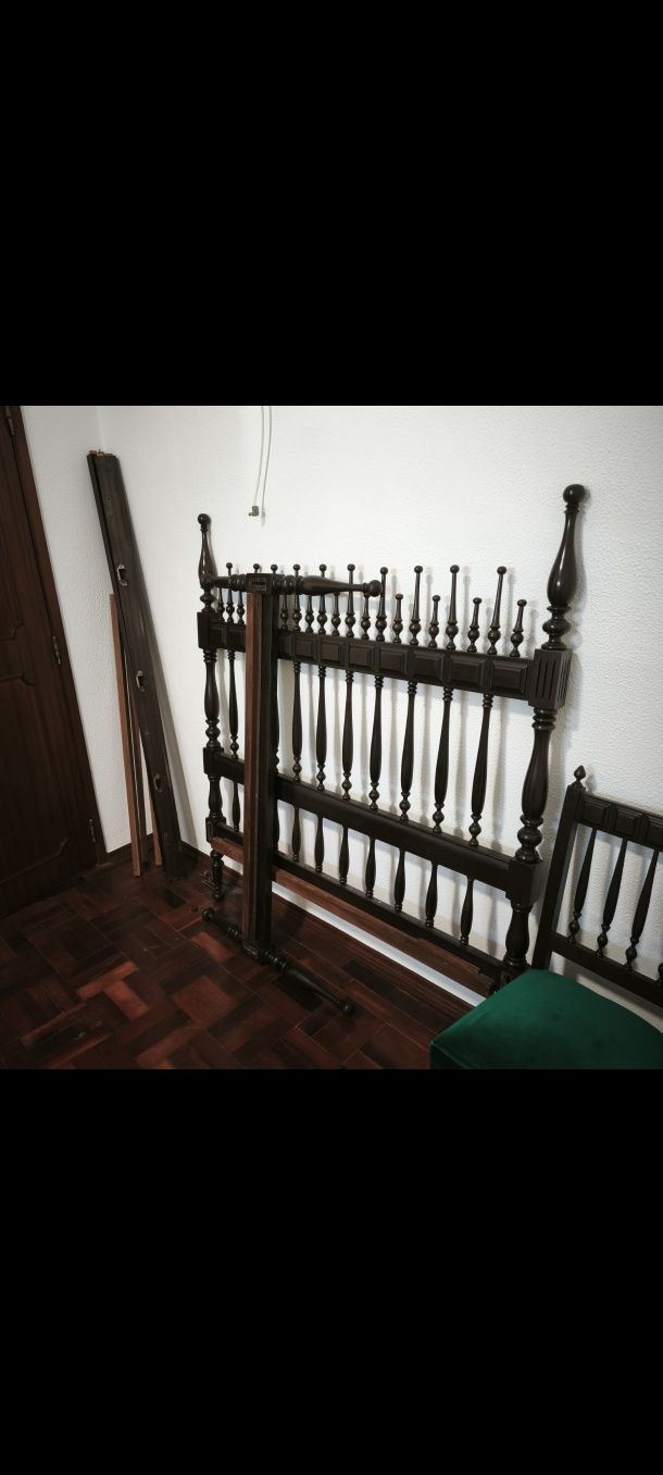 Moveis antigos / Camas antigas