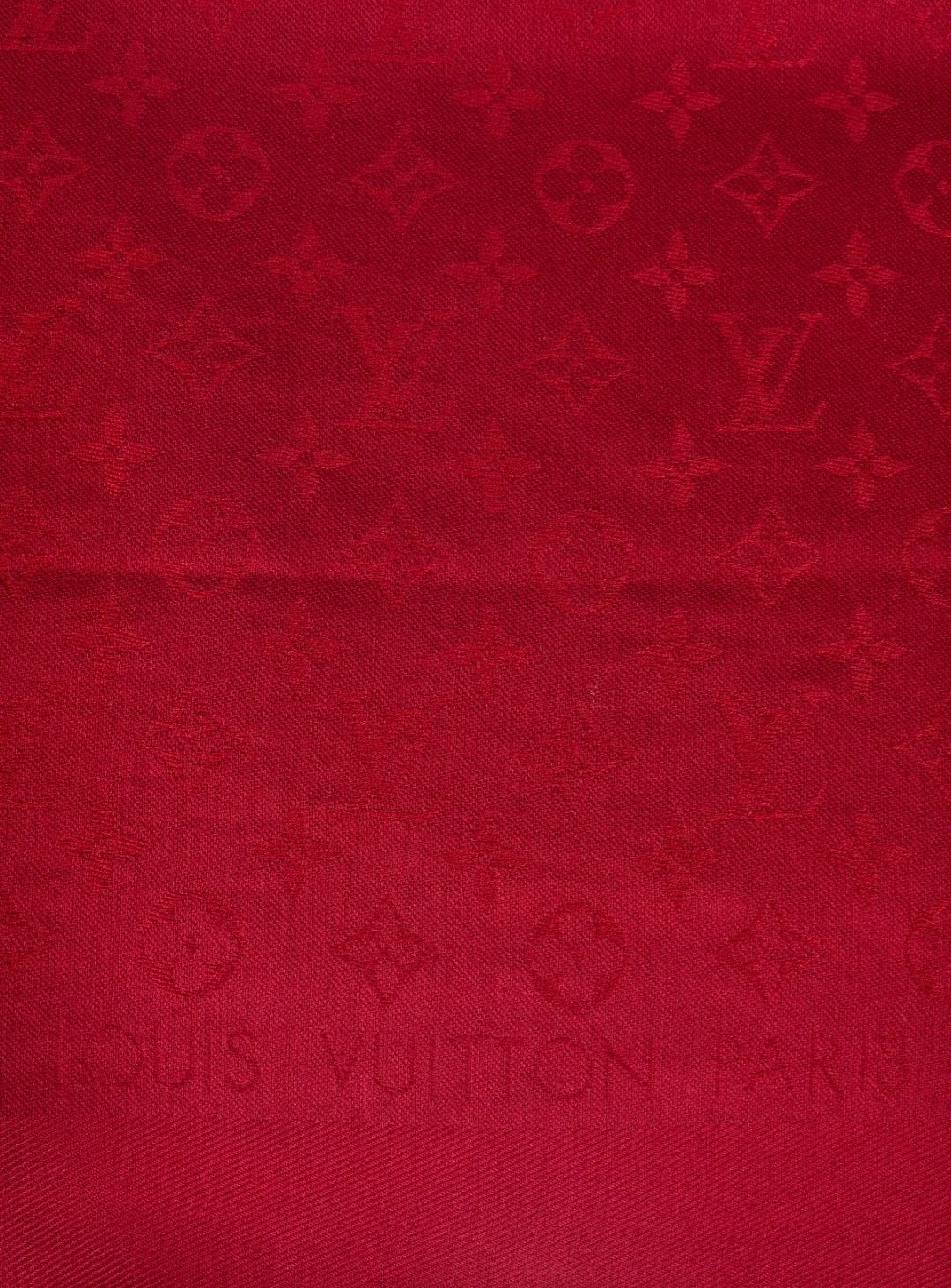 LOUIS VUITTON платок/шарф
Louis Vuitton
Шарф из шелка и шерсти