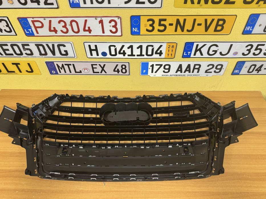 Решітка радіатора Audi Q7 4M  2016+ стиль SQ7 Full Black 4M0853651JFUQ