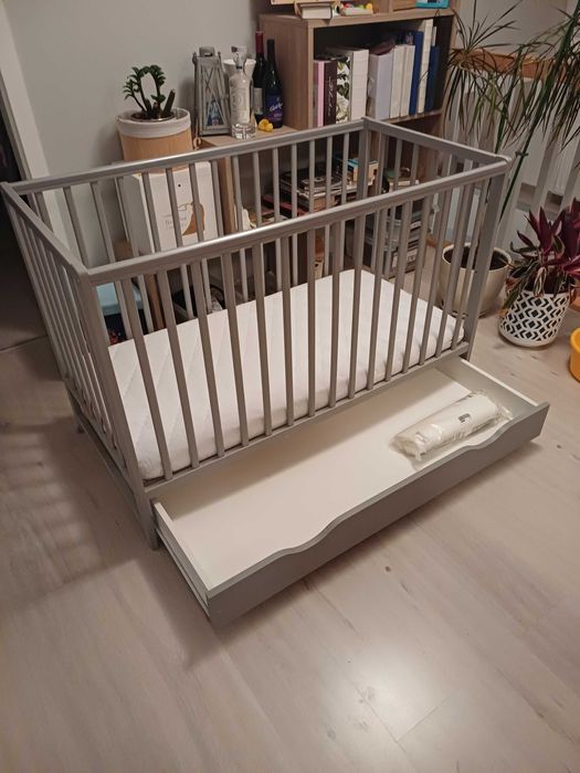 Łóżeczko drewniane