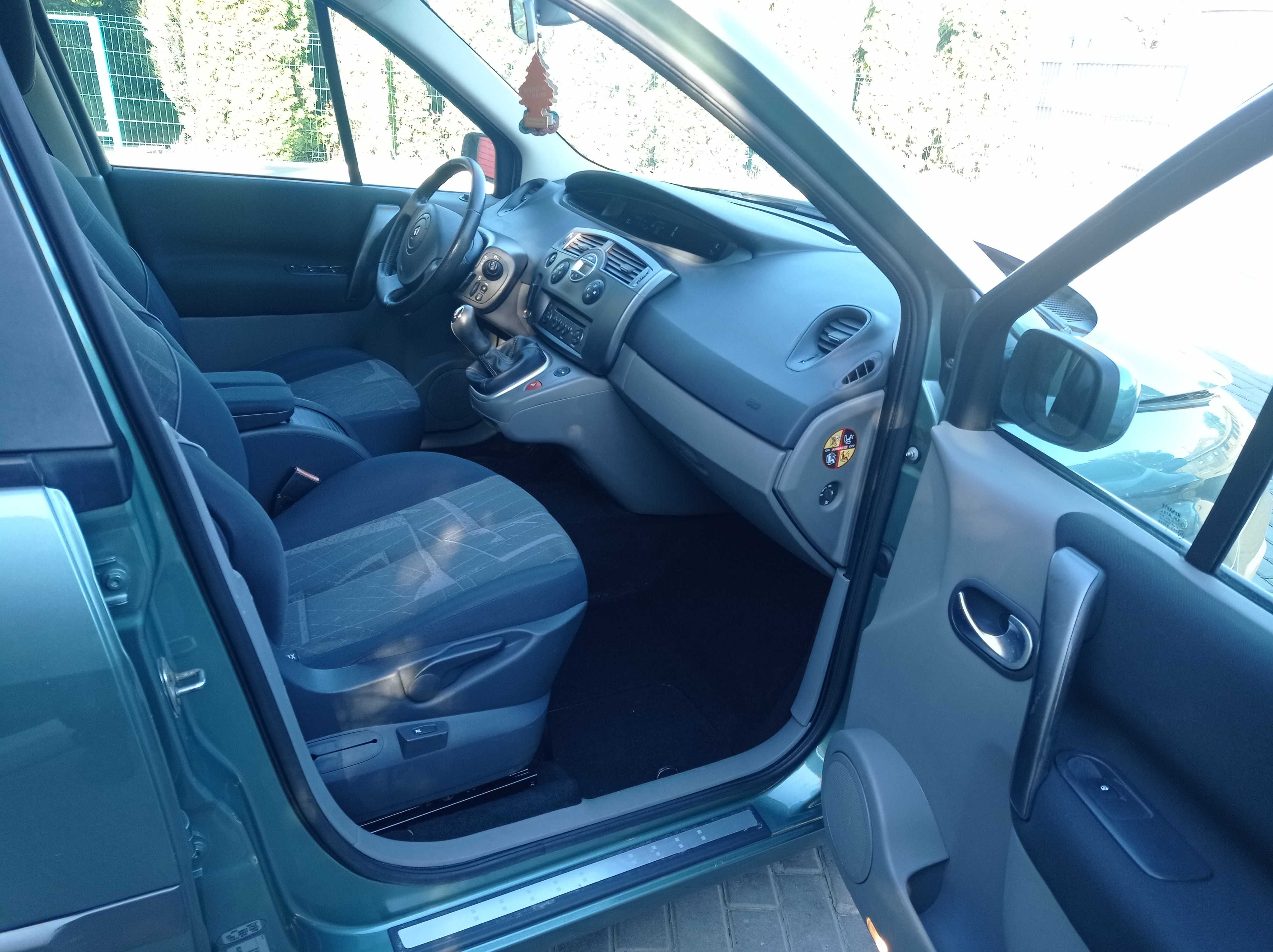 Продам RENAULT Scenic 1,6 MPI.