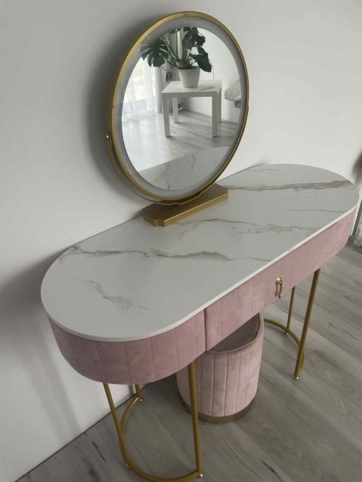 Toaletka z Lustrem LED ASHLEY Różowa z Szufladą i krzesłem pufą