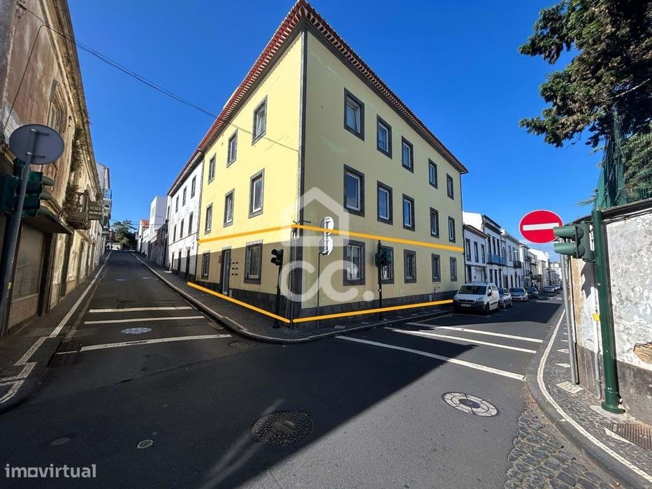 Apartamento com 2 Quartos - São Sebastião - Ponta Delgada