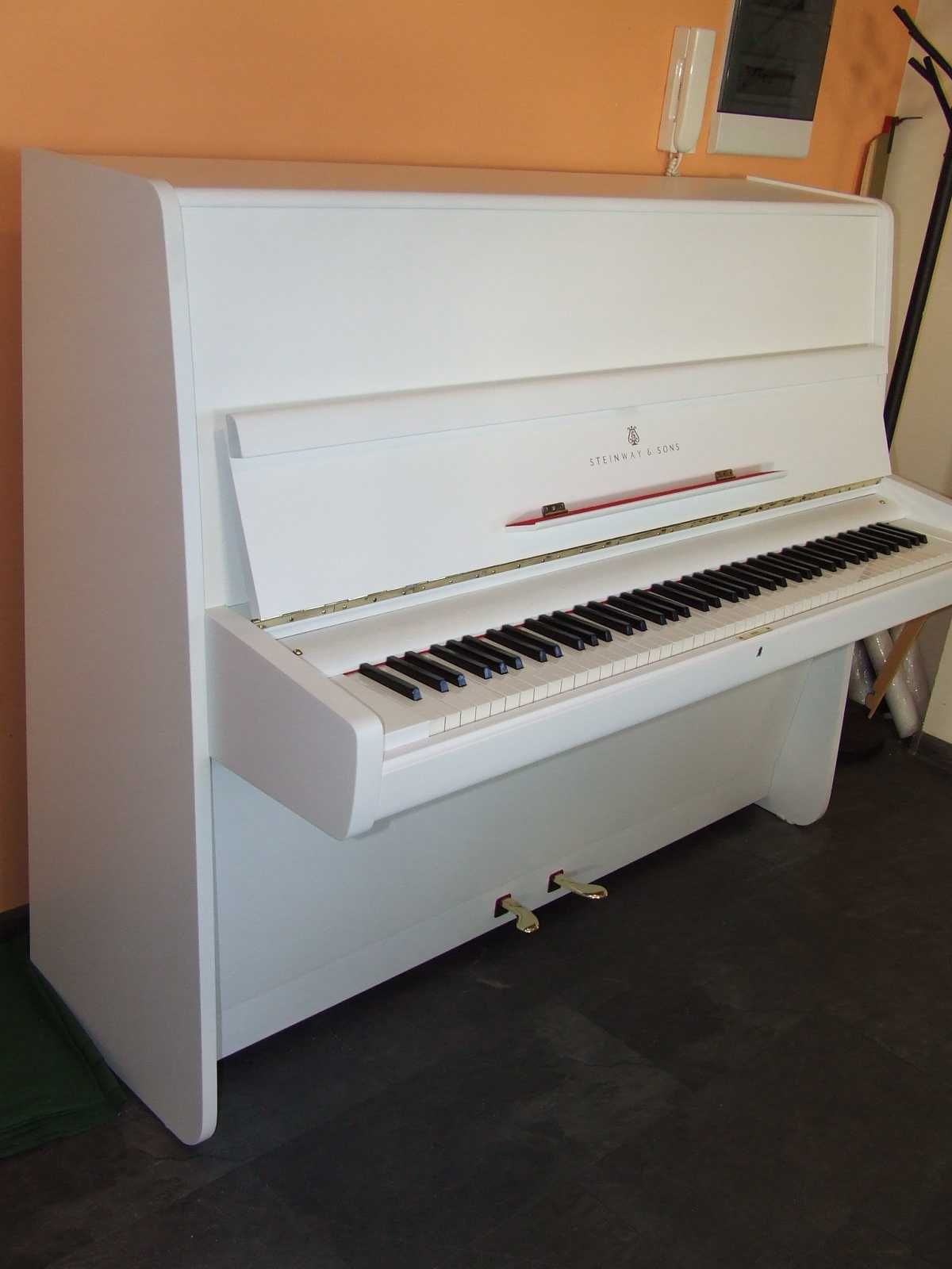 Pianino Steinway & Sons mod V z 1965 r. białe, czarne ? - po renowacji
