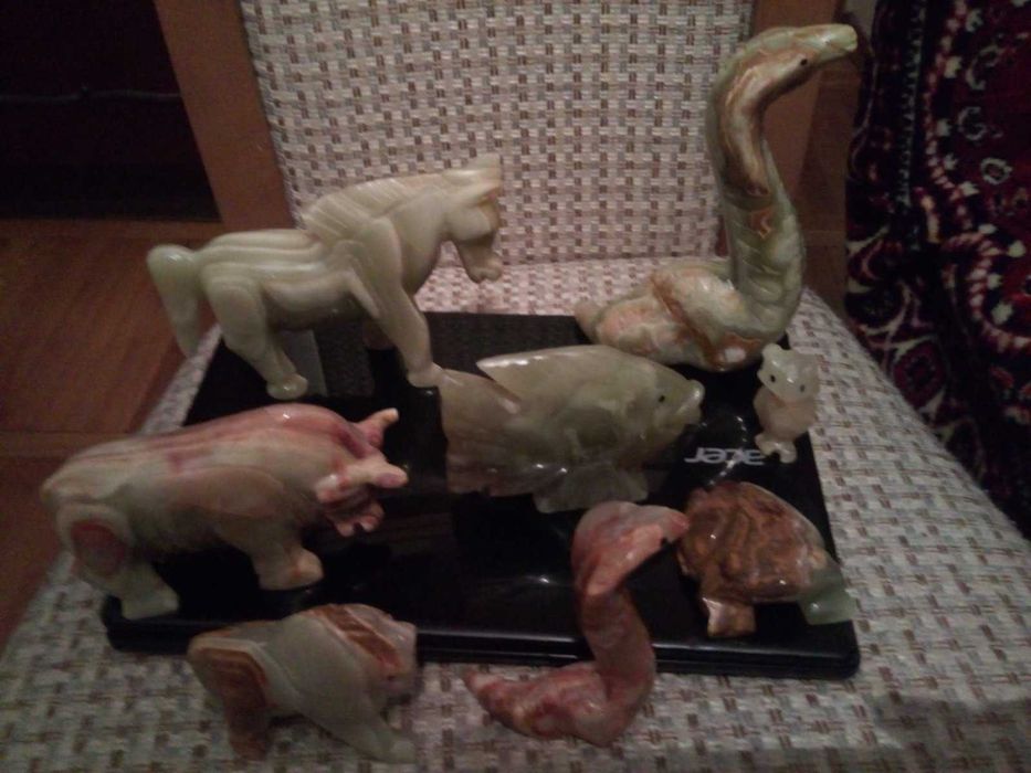 статуэтки (фигурки) с оникса