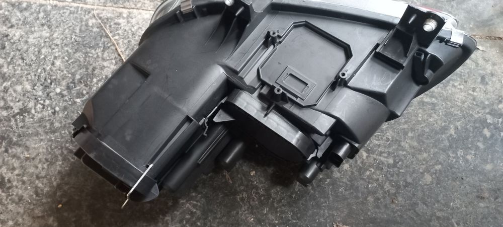 Фара caddy  touran