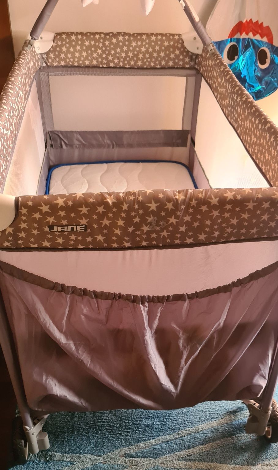 Cama articulada de viagem