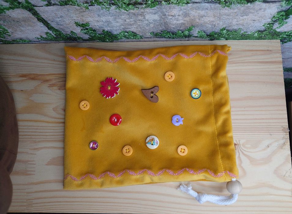 Ręcznie robiony welurowy woreczek na drobiazgi