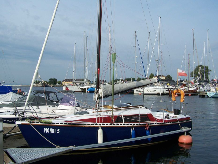 Jacht żaglowy Nautica 24 z przyczepą i silnikiem