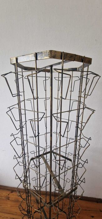 Stojak obrotowy na kartki