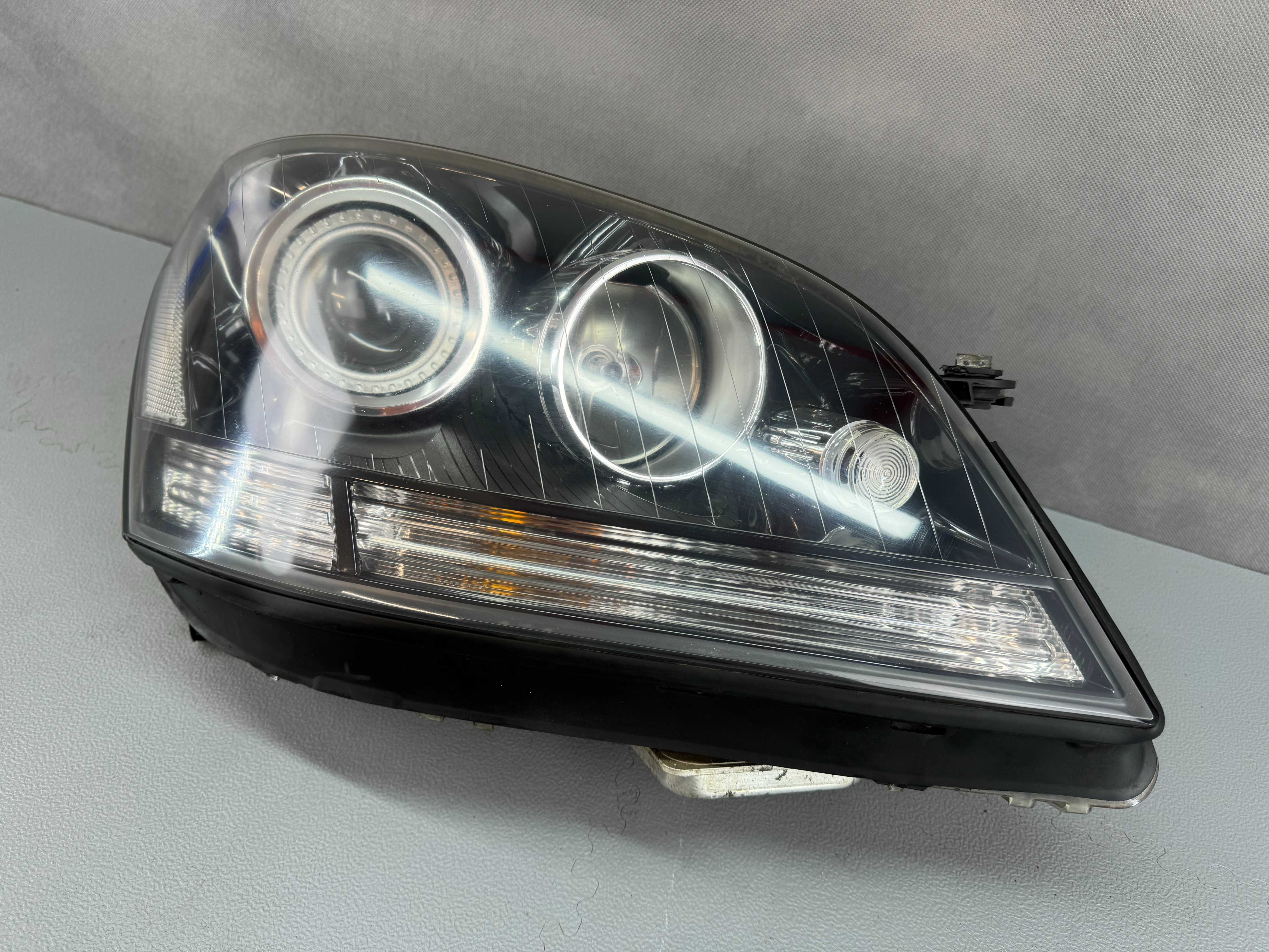 Mercedes W164 Lampa Przód Prawa Czarny Środek Bi-Xenon SKRĘTNY Skrętna