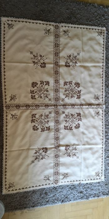 Obrus z czasów PRL 153x100