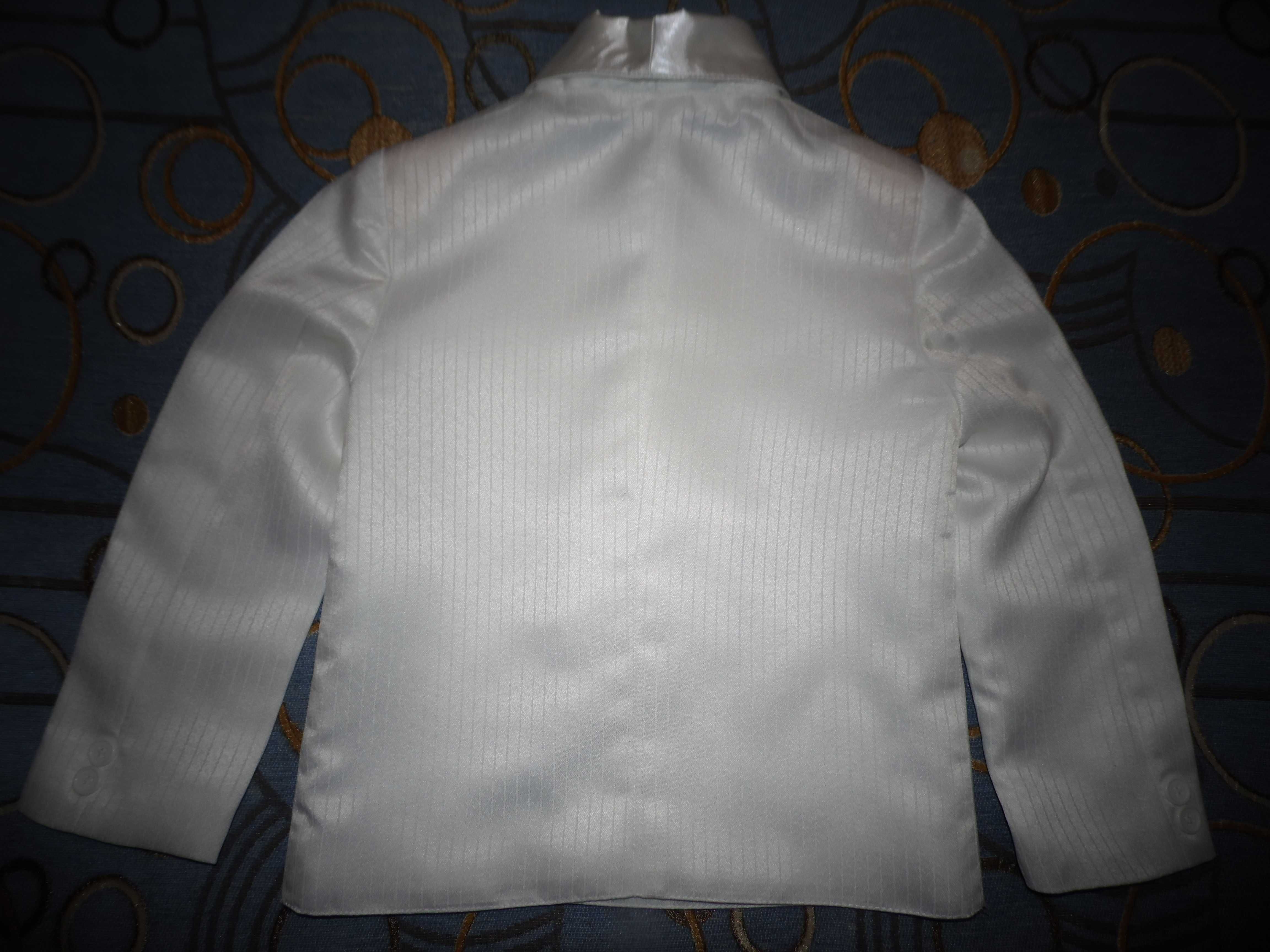 Піджак білий нарядний 5-6 лет