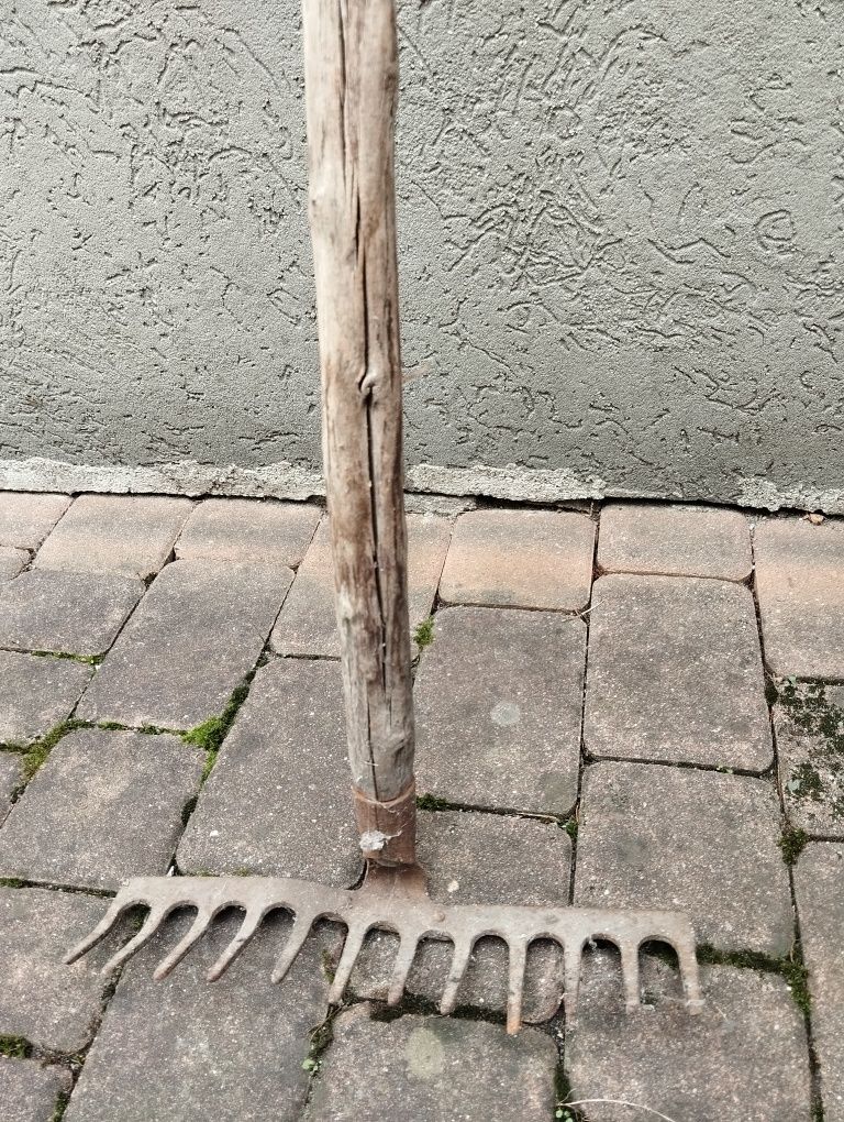 Grabie metalowe vintage z PRL, zabytek