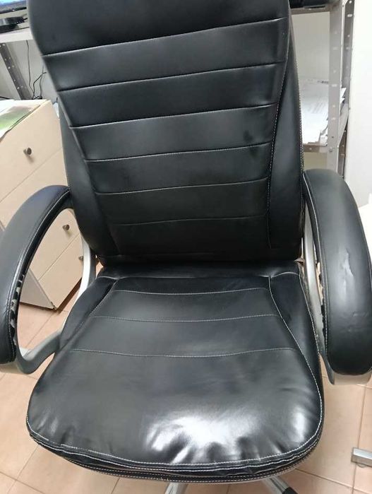Cadeira de escritório ou quarto de cor preta