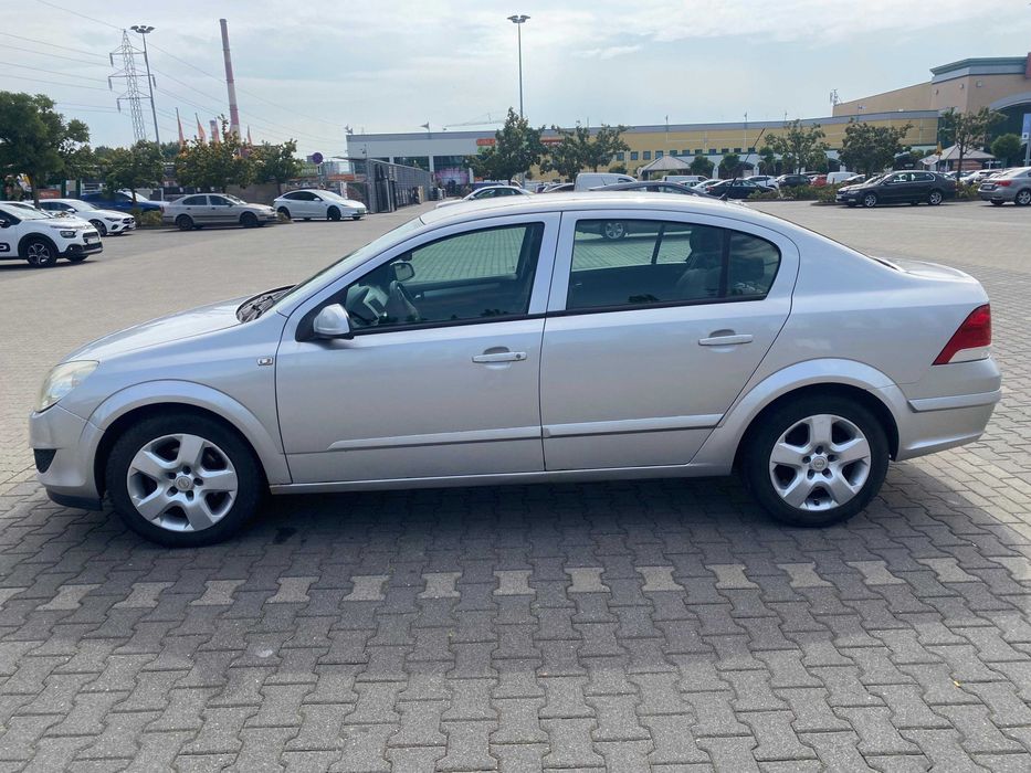 Opel Astra H 2008r Sedan, 1.6 Benzyna