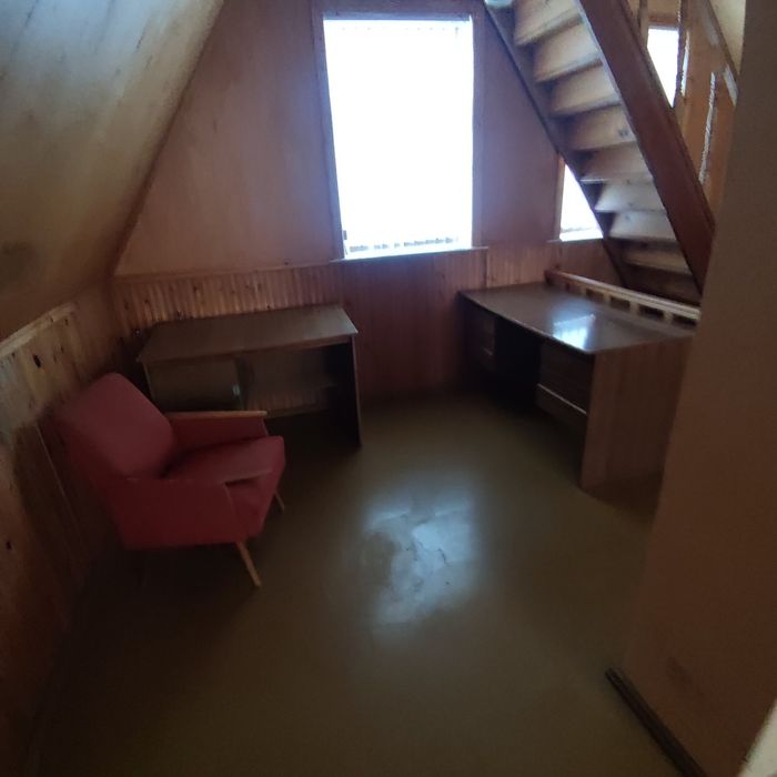 Якісна цегляна  2 пов . дача-будинок поруч з річкою .