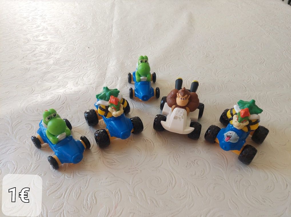 Variados bonecos