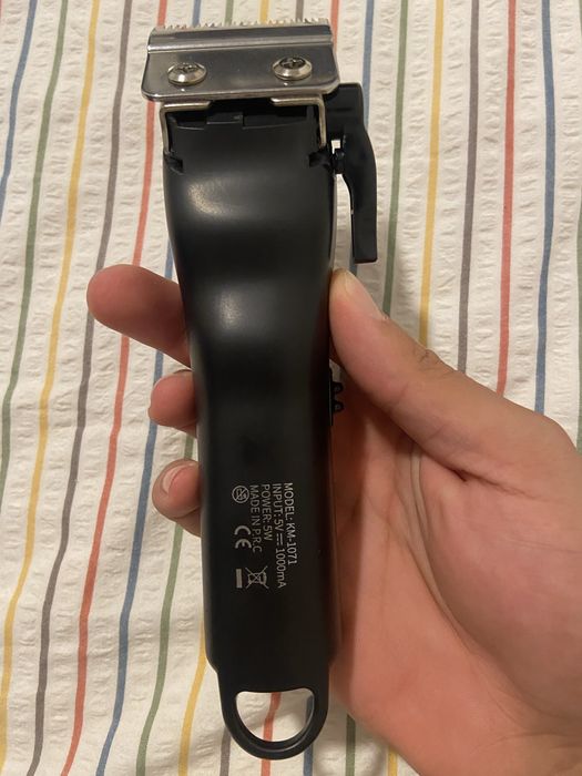 Máquina de Barbear Profissional KM-1017 (Kemei)