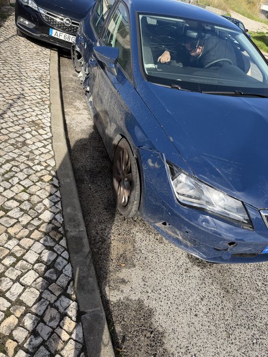 Seat Leon 1.0 tsi ecomotive (salvado)