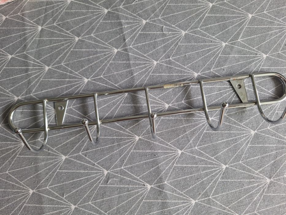 Wieszak ścienny na ścianę metalowy