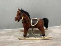 Кінь-гойдалка для дитини 3-6 років