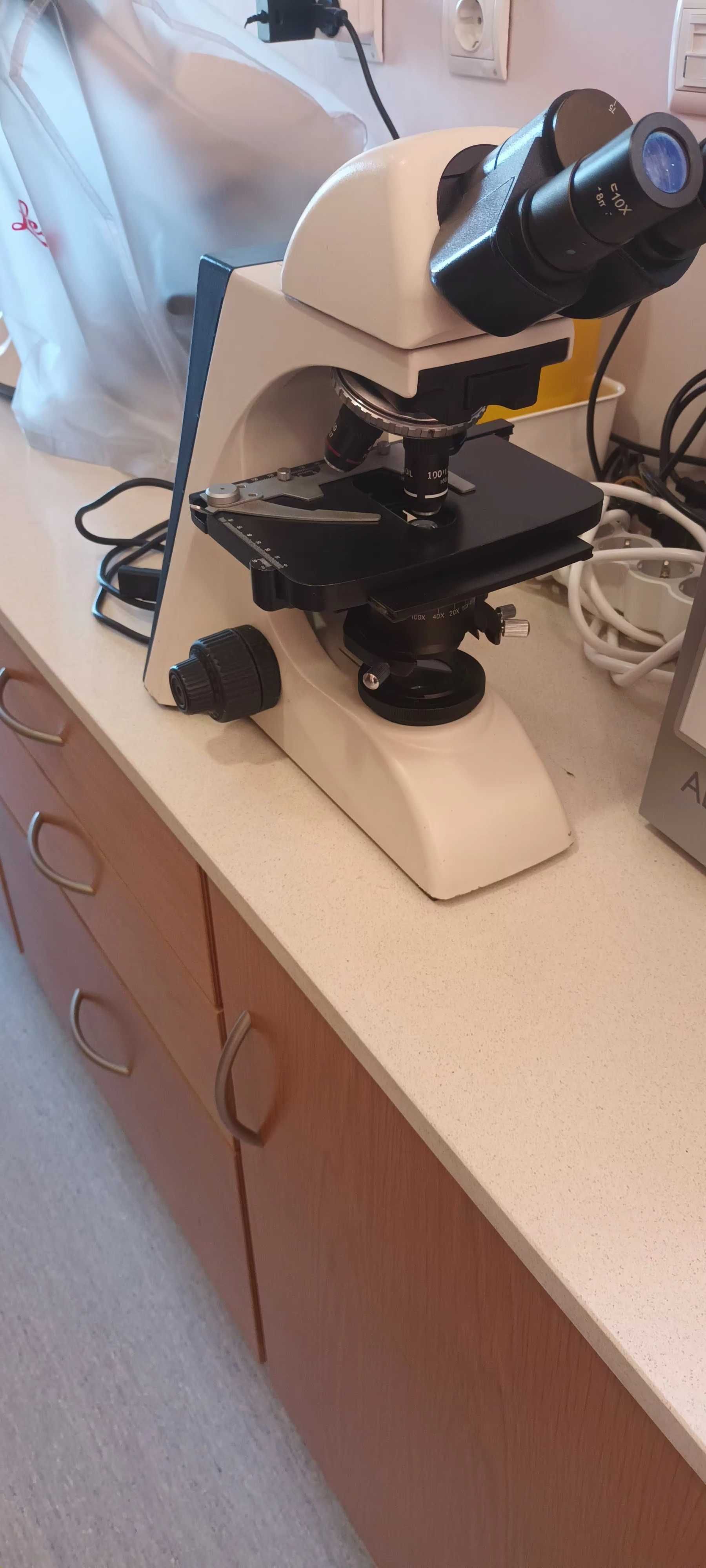 Microscópio óptico Microlux IV