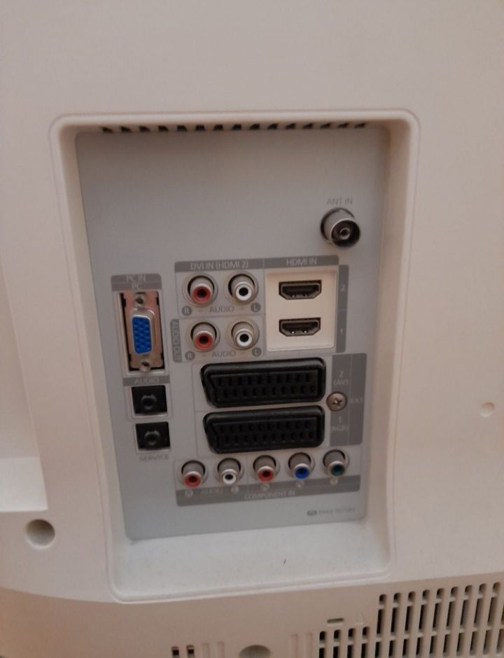 Biały telewizor LCD 32 całe Samsung