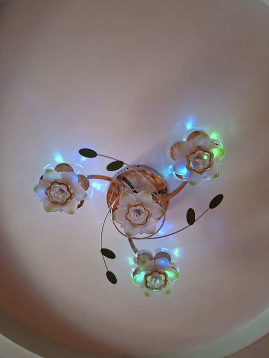 Продам люстру б/у