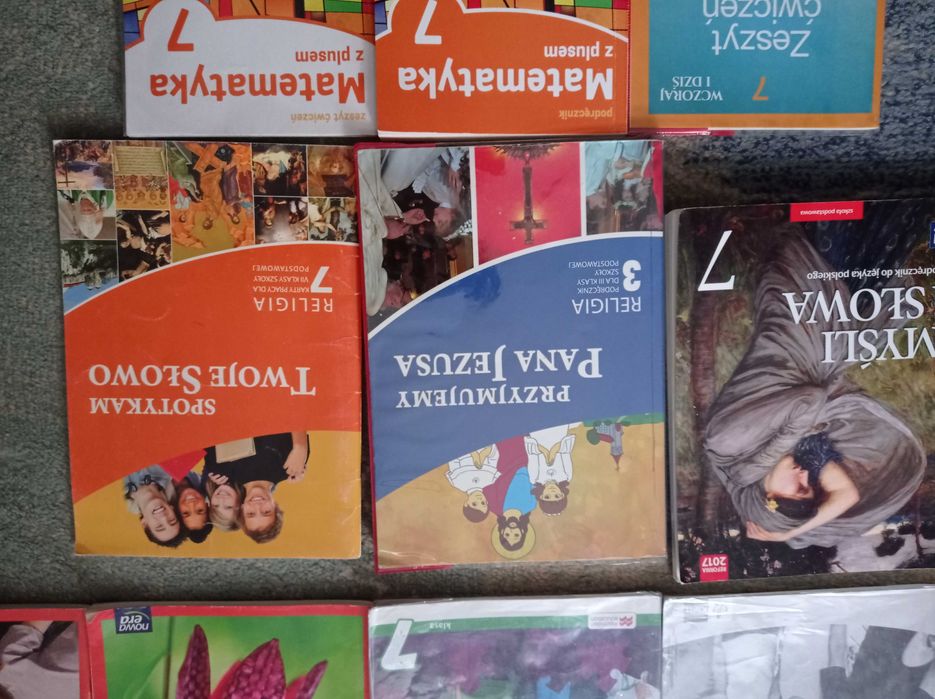 Książki, ćwiczenia religia,matematyka , historia