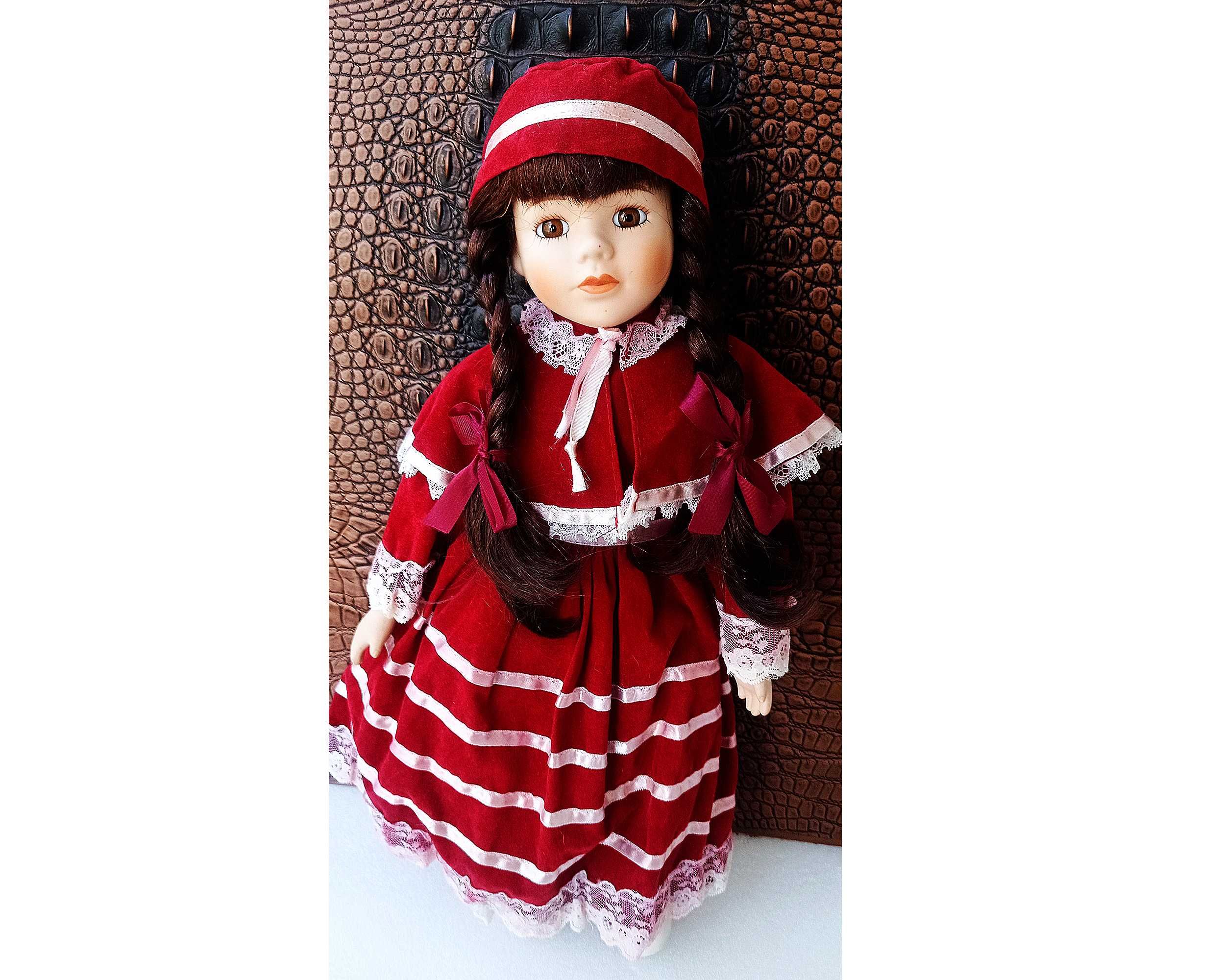 Фарфоровая кукла Лаура коллекционная 43 см, The Classique collection