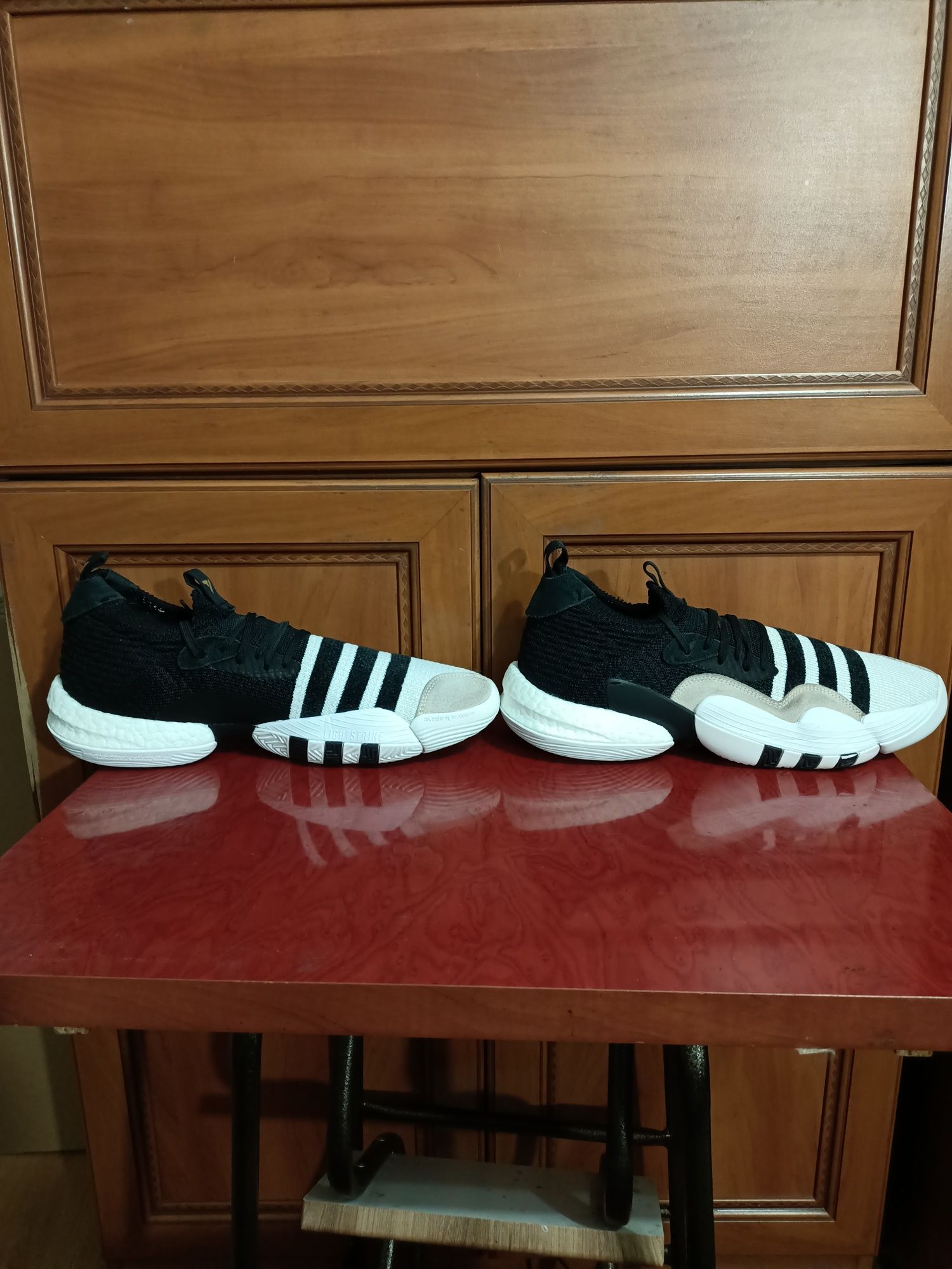 Кросівки Adidas Trae Young 2.0