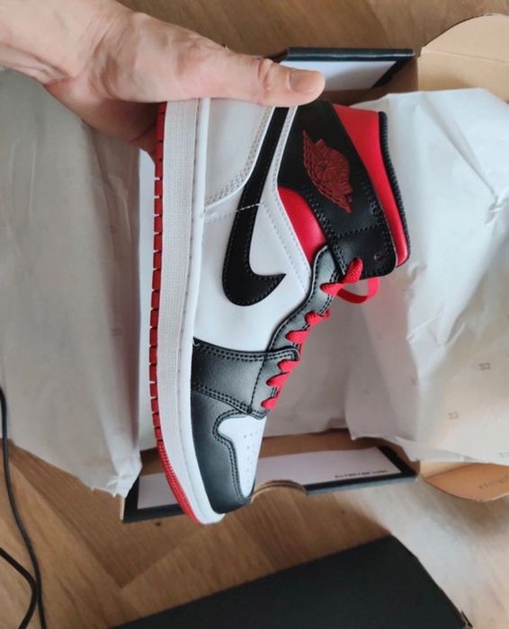 Jordan 1 Mid Homem