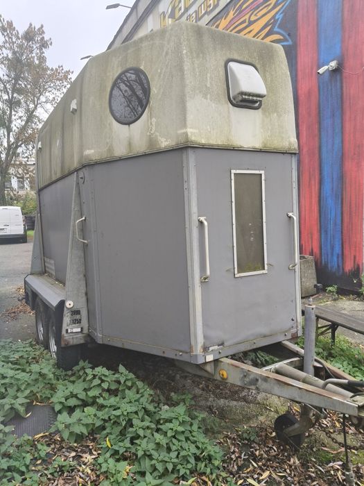 Przyczepa do przewozu koni westfalia