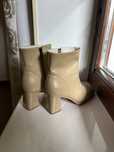 Молочні ankle-boots