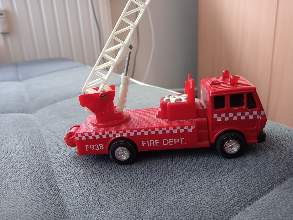 Samochód zabawka straż pożarna