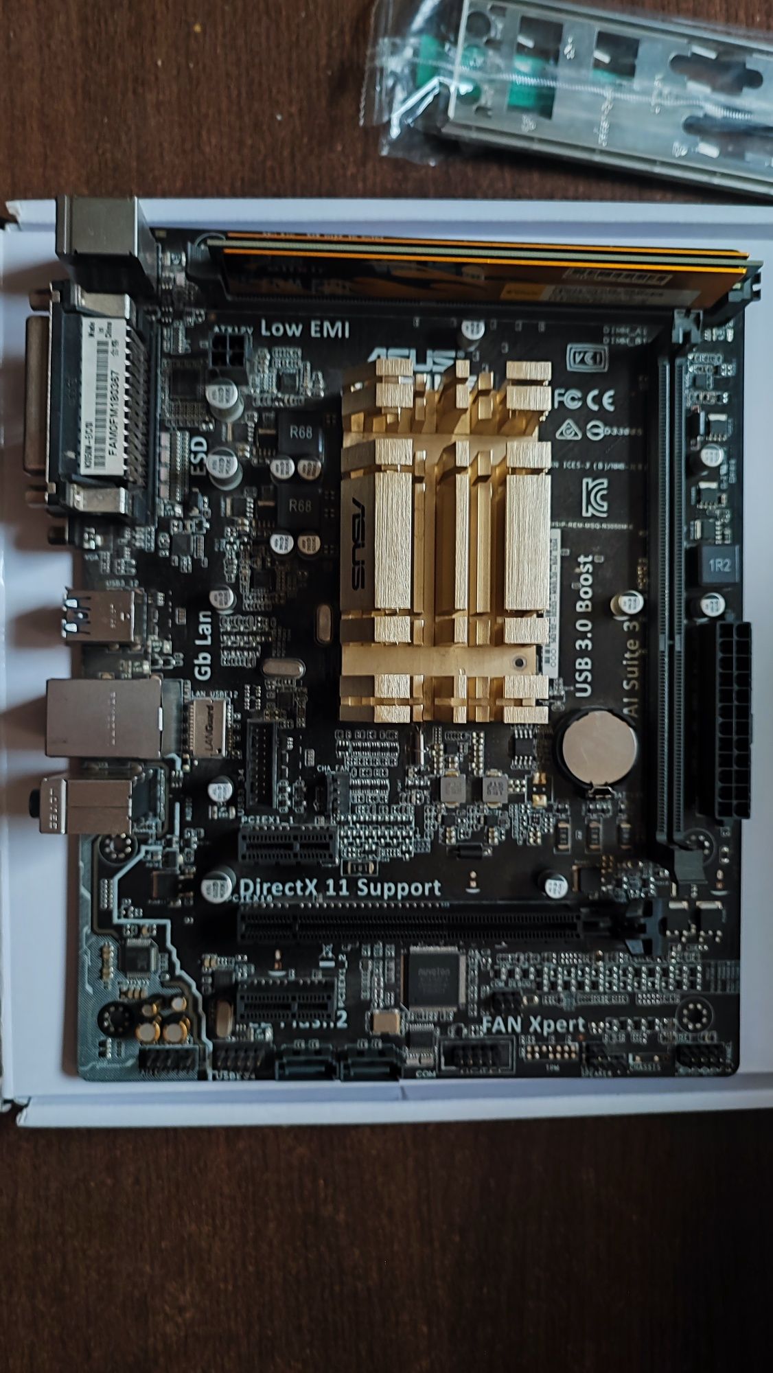 Материнська плата з процессором N3050 + 4gb DDR3.