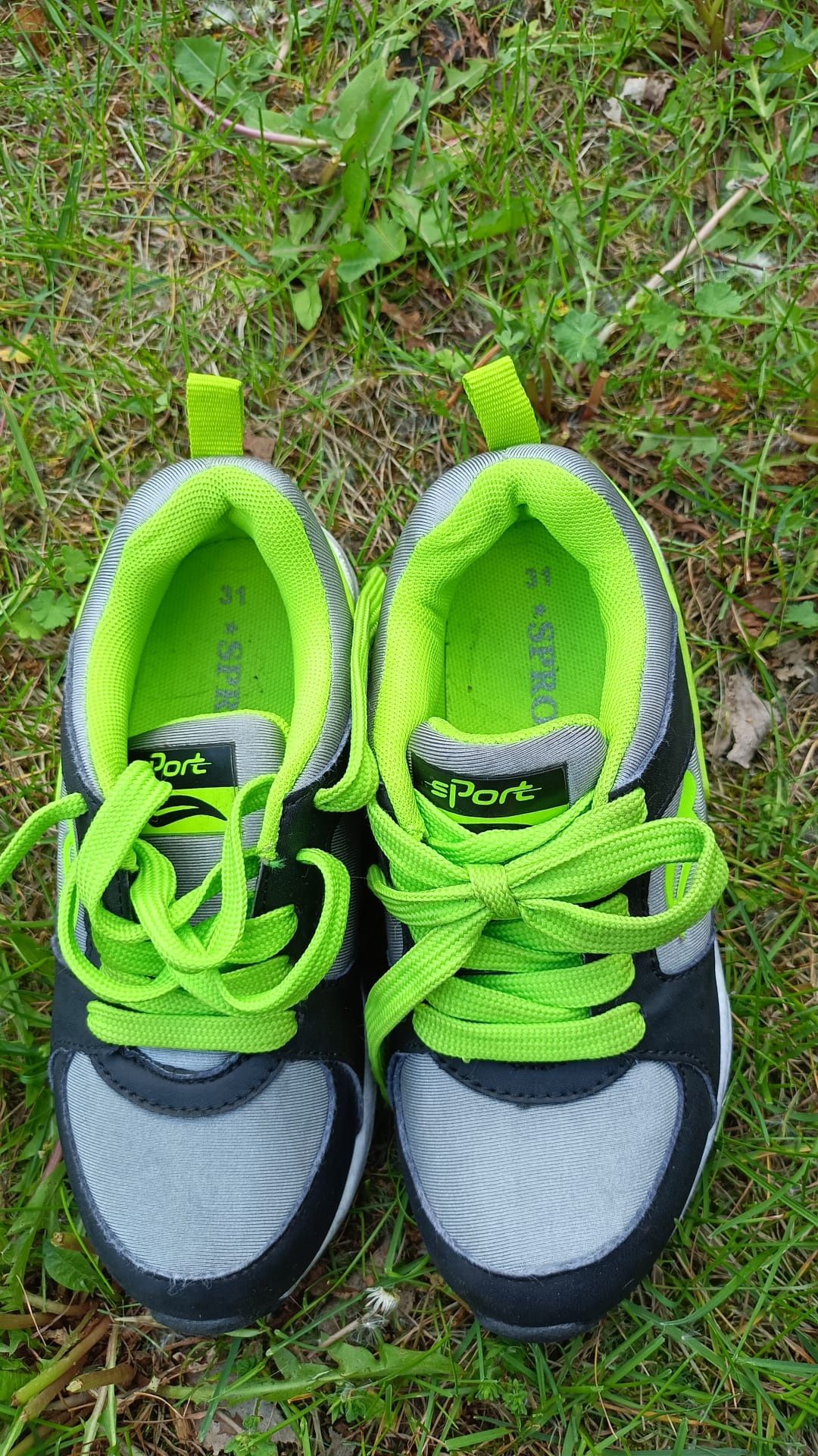 Buty sportowe typu adidas dla chłopca r. 31 wkladka 20cm
