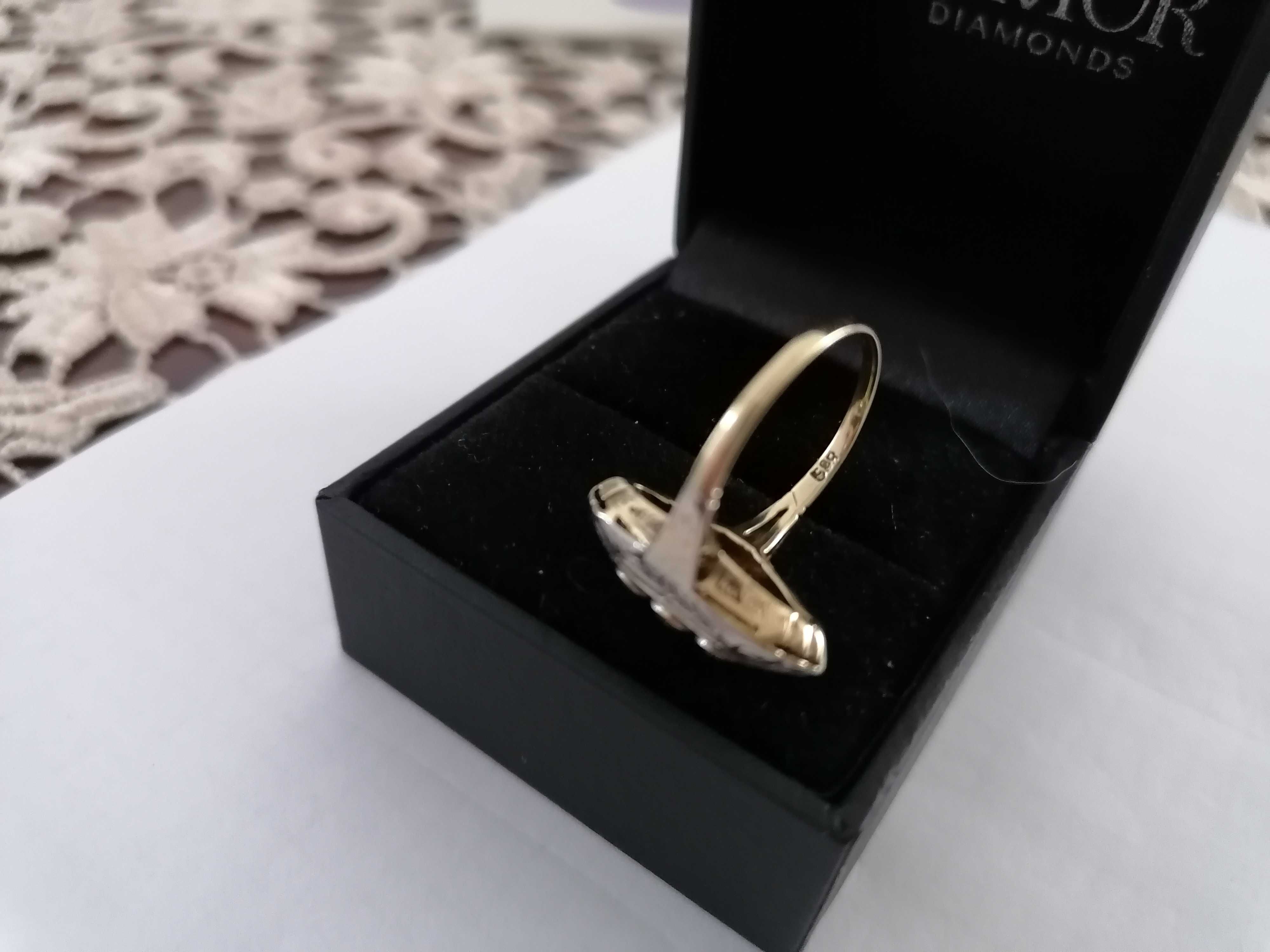 Złoty pierścionek z diamentami. Art Deco. Pr. 585.