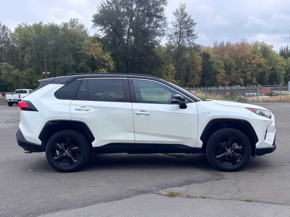 Toyota RAV4      2020