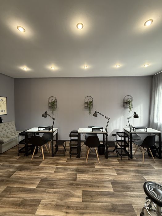 Оренда місць для майстрів краси, манікюр, кушетка, візаж. Поділ