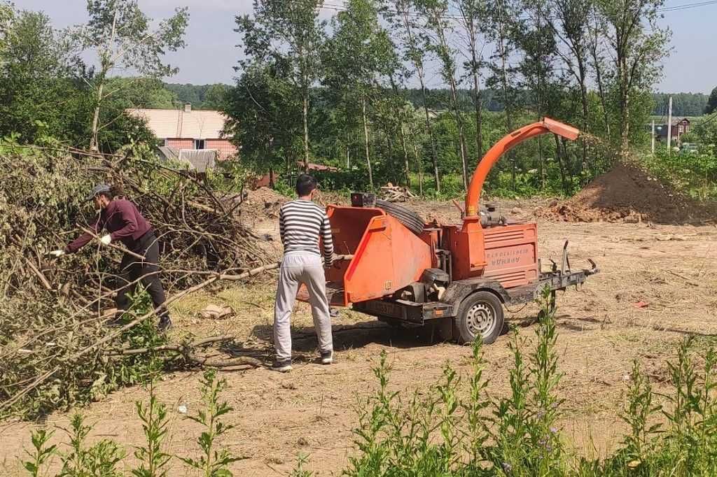 Подрібнювач Гілок в Оренду, Измельчитель веток, Щепорез