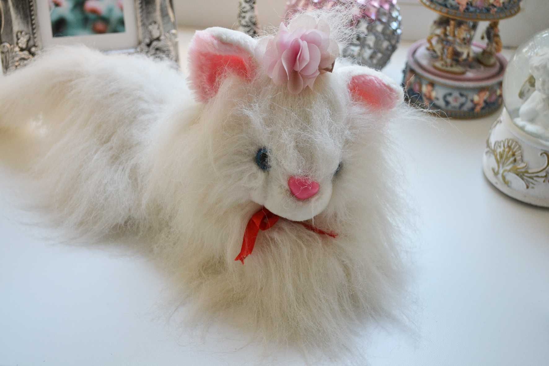 Мягкая игрушка белая пушистая кошка